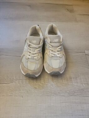 New Balance Kids' White and Beige Trainer Sneakers